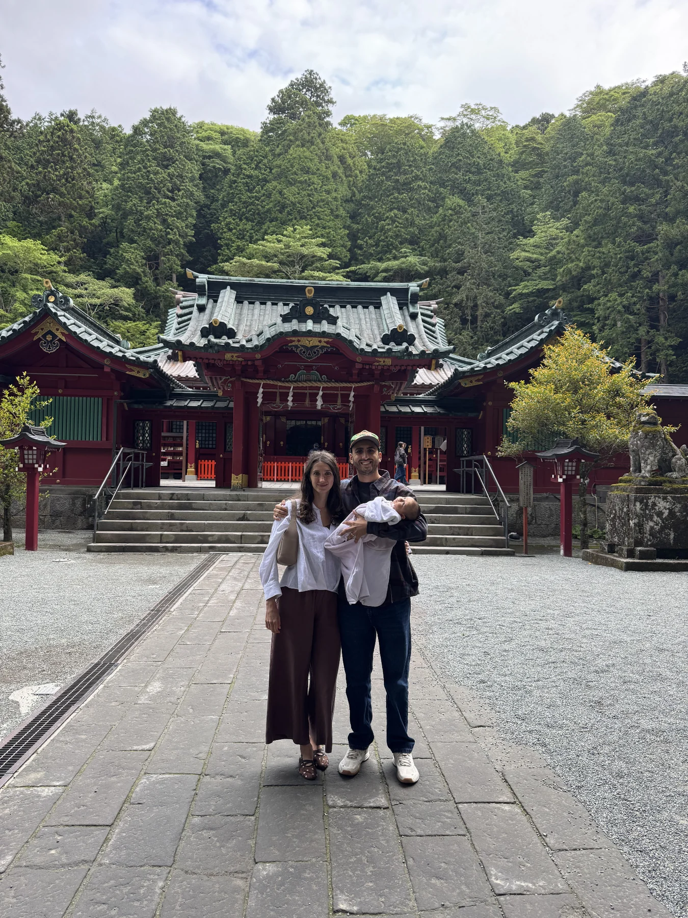 Mark Bibas with his wife and daughter while traveling together
